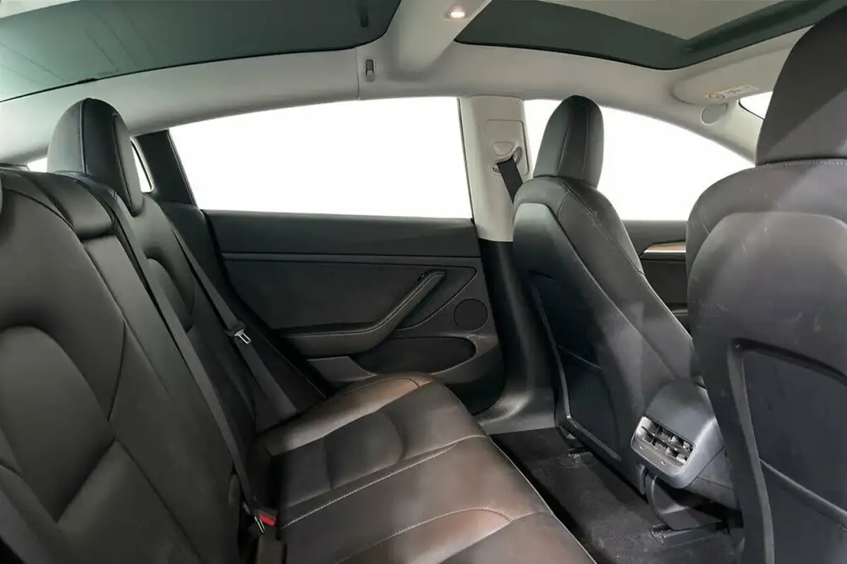 2021-tesla-model-3-e-long-range-awd-big-6