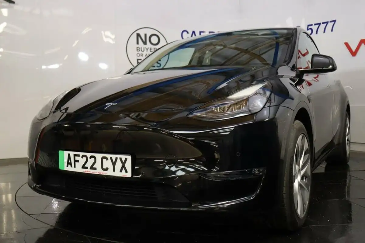 2022-tesla-model-y-e-long-range-big-11