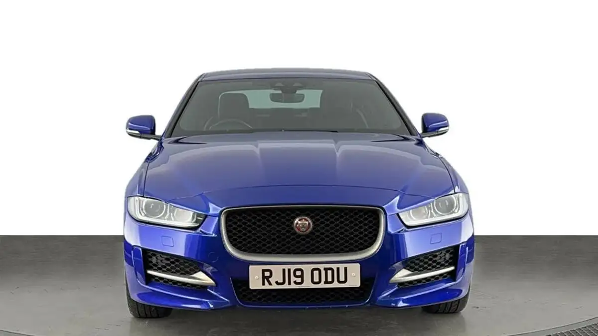 2019-jaguar-xe-20d-r-sport-180ps-auto-big-7