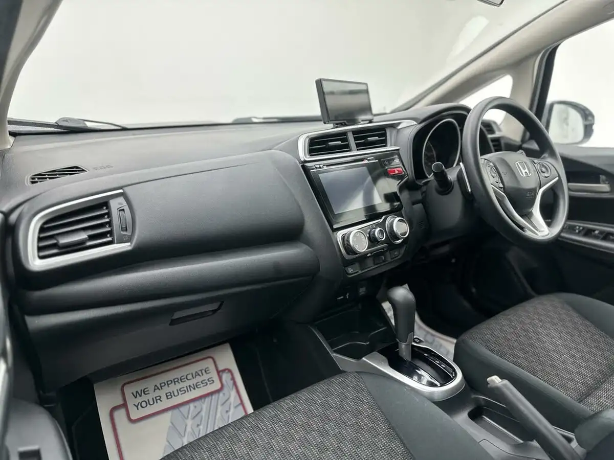 2015-honda-jazz-13-i-vtec-se-cvt-big-30