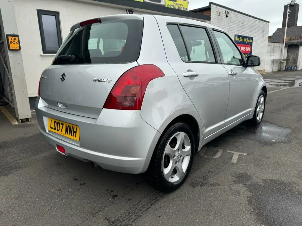 2007-suzuki-swift-15-glx-5d-big-21