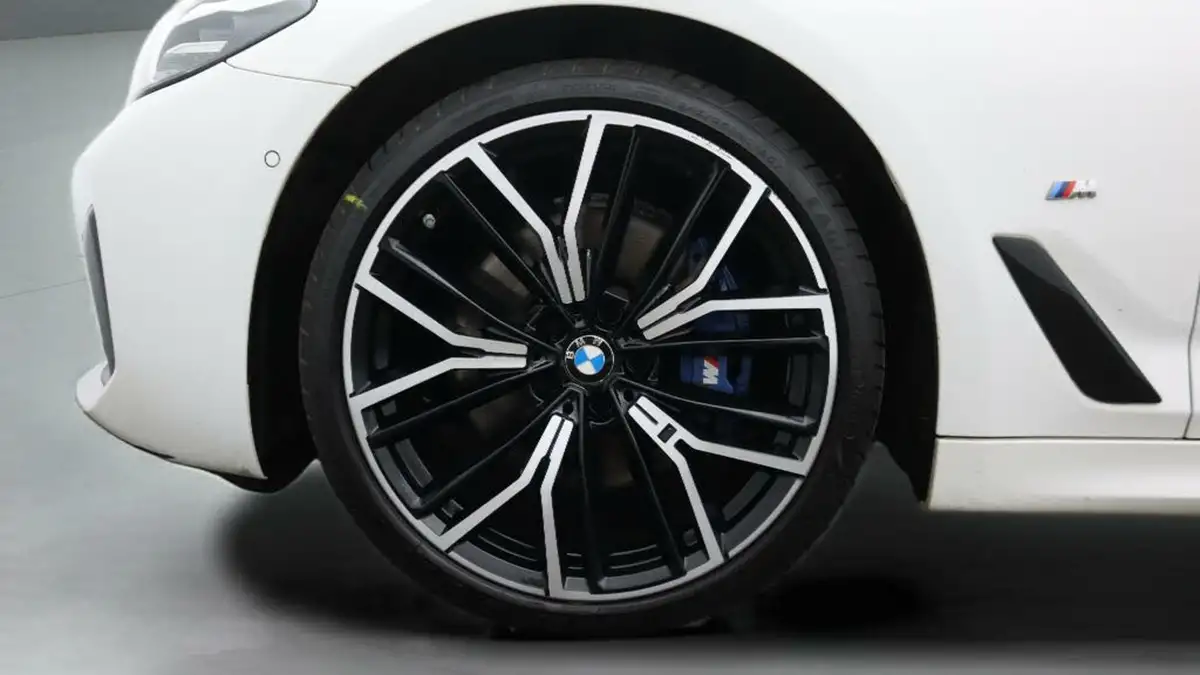 2020-bmw-5-series-big-18