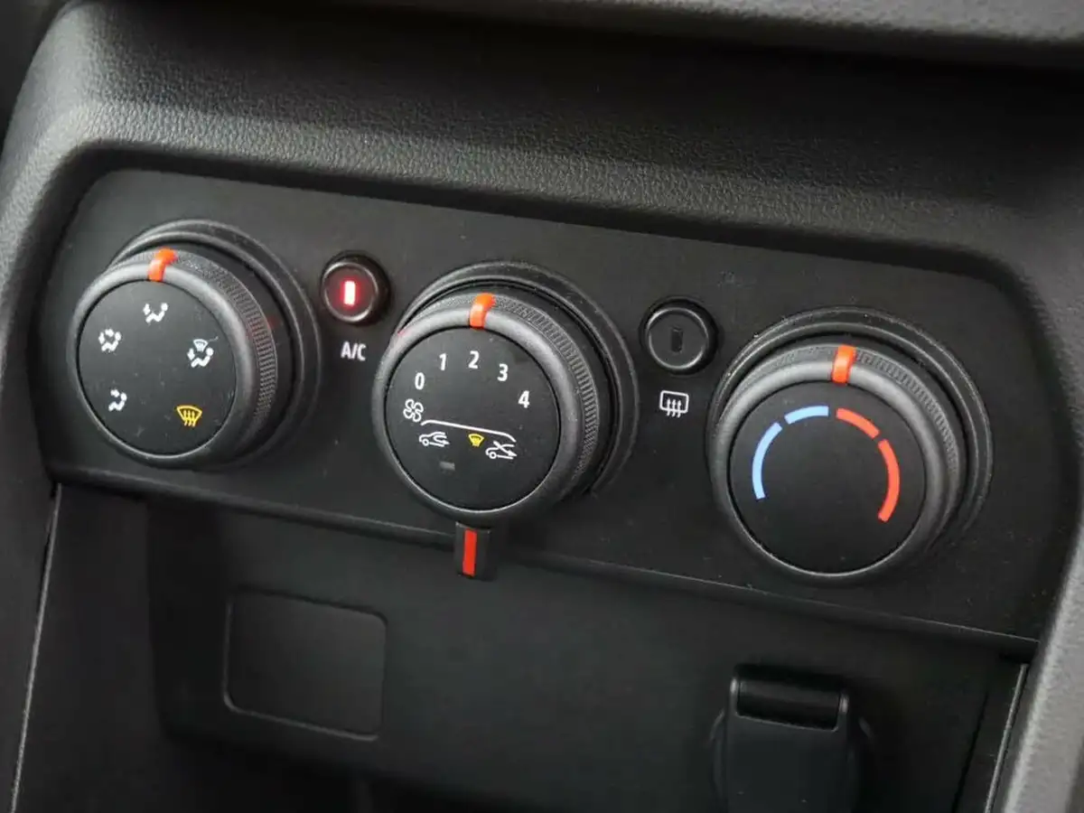 2023-dacia-sandero-10-tce-expression-90bhp-big-17