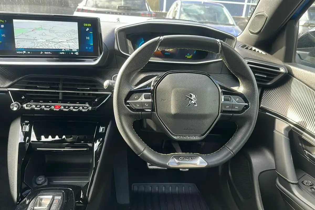 2021-peugeot-2008-suv-e-gt-big-12
