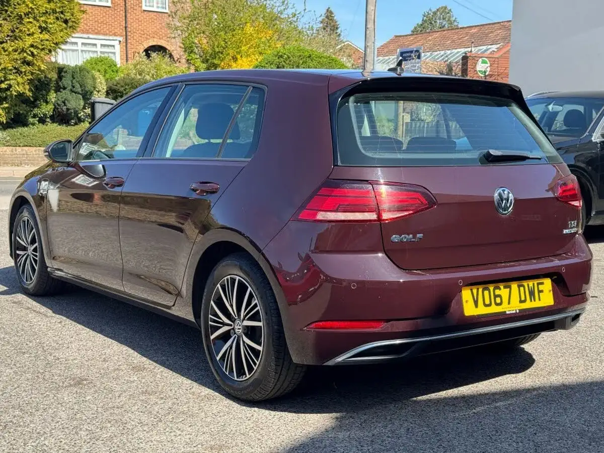 2017-volkswagen-golf-15-tsi-se-nav-hatchback-5d-big-5