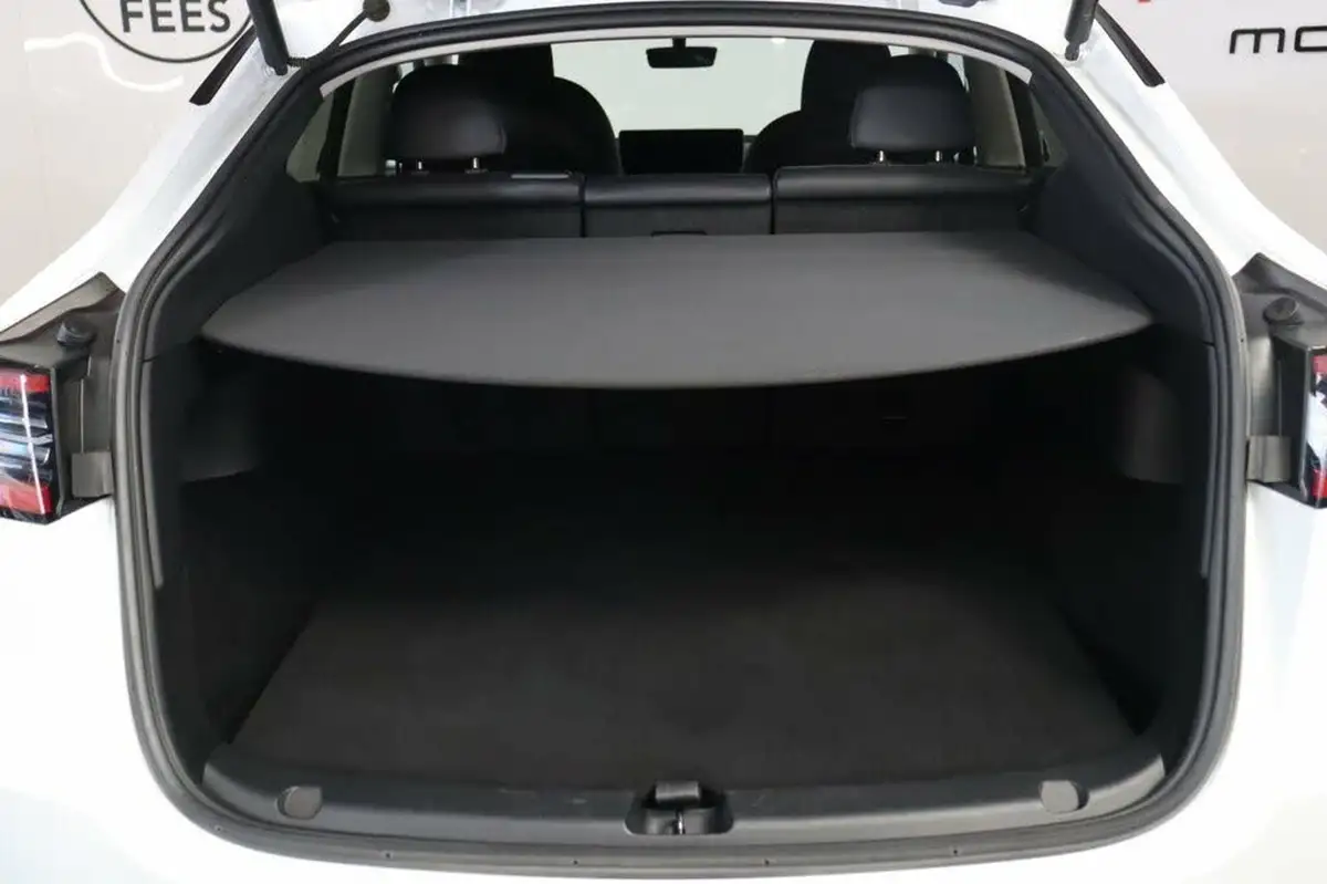 2022-tesla-model-y-e-long-range-big-16