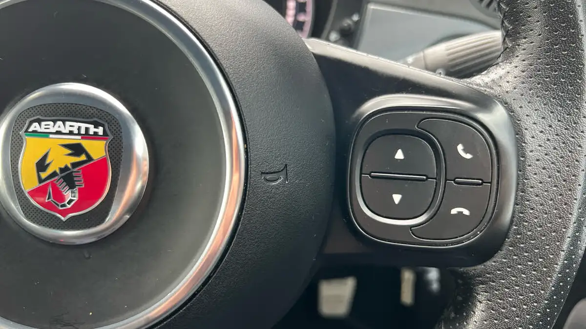 2021-abarth-595-14-tjet-big-23
