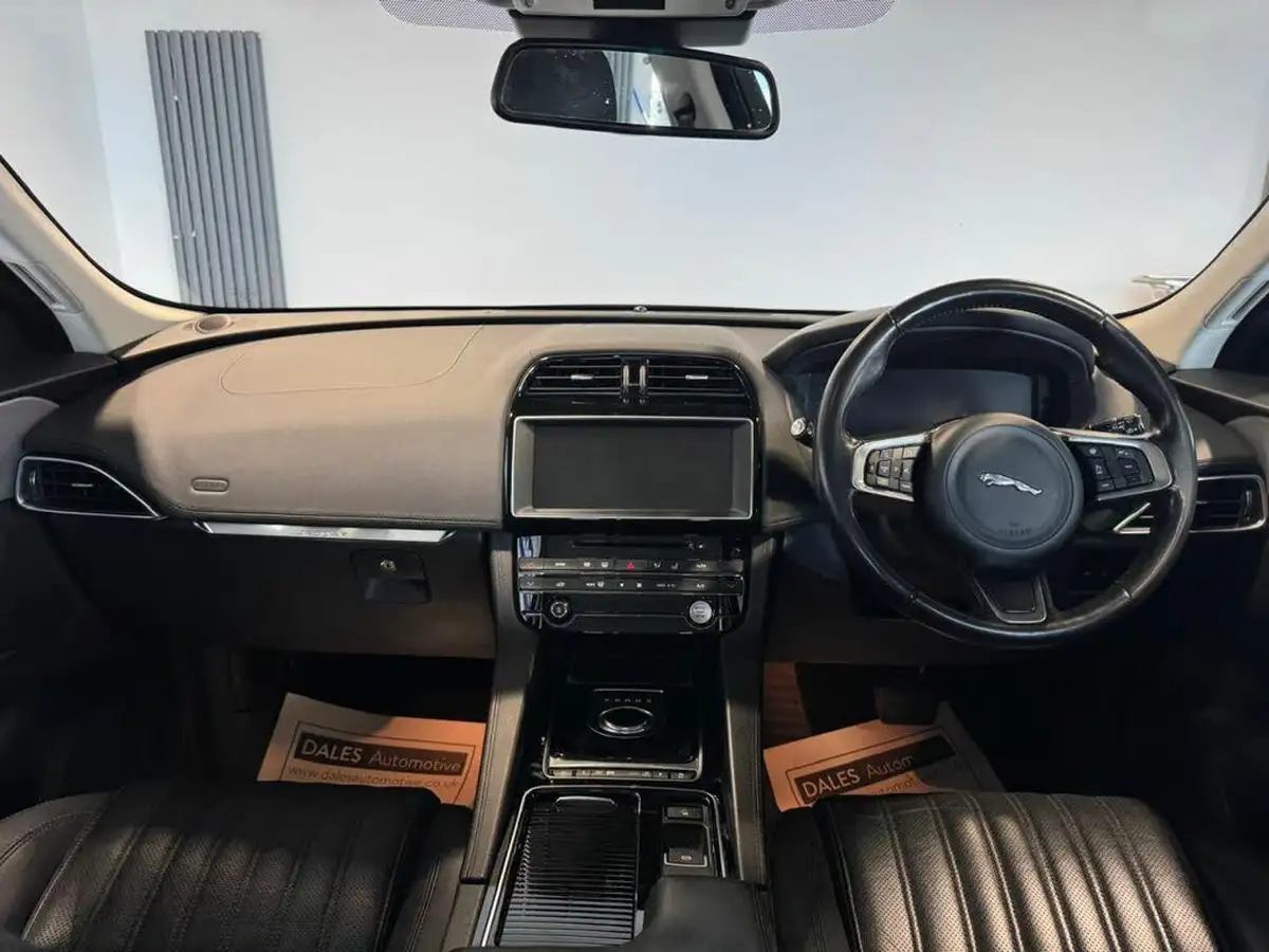 2018-jaguar-f-pace-30td-portfolio-awd-big-16