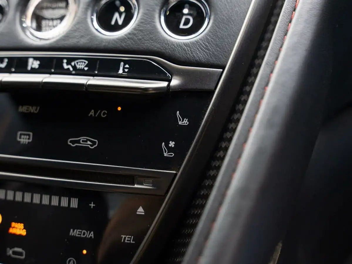 2020-aston-martin-db11-40-v8-503bhp-big-7