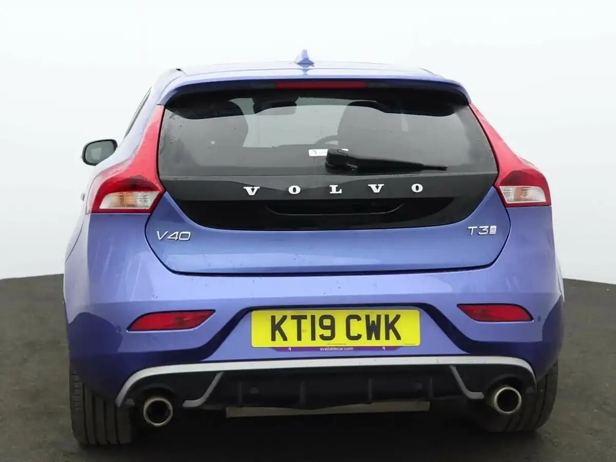 2019-volvo-v40-15-t3-r-design-edition-big-2