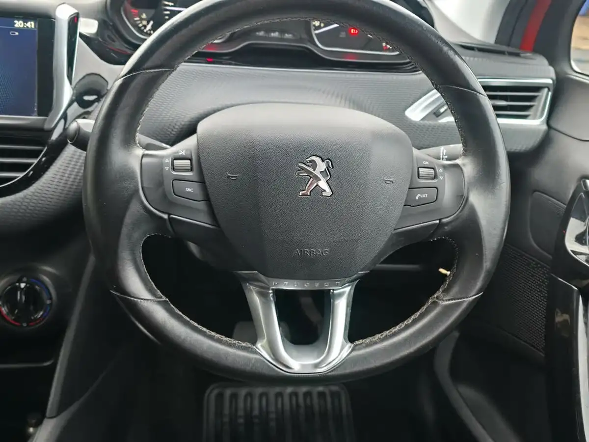 2016-peugeot-208-12-puretech-allure-110bhp-ss-5d-eat6-big-17