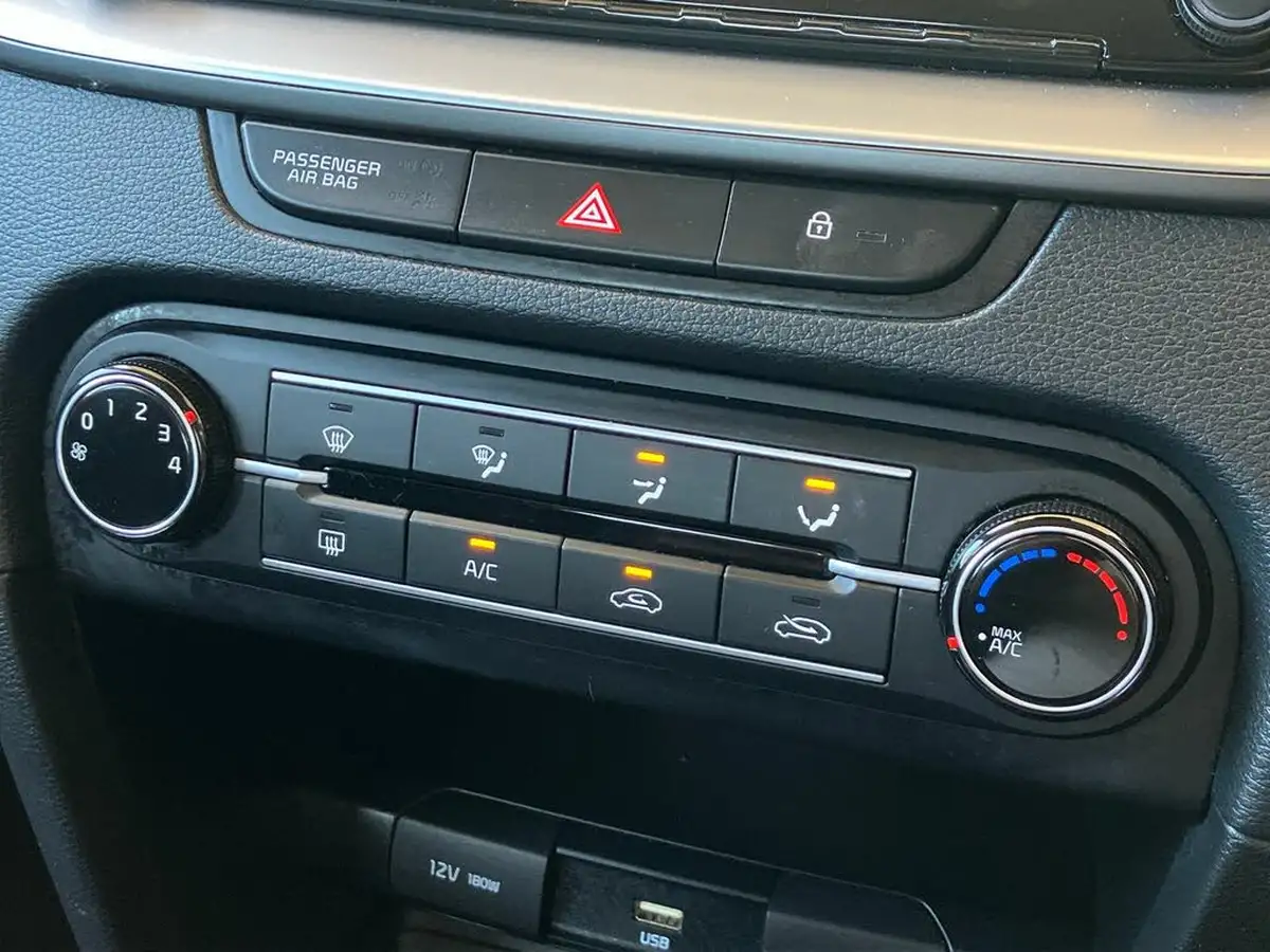 2021-kia-ceed-16crdi-2-nav-134bhp-48v-mhev-hatchback-big-11
