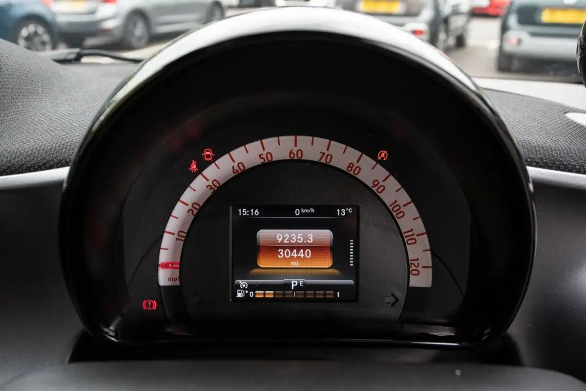 2016-smart-fortwo-10-prime-71bhp-ss-coupe-twinamic-big-14