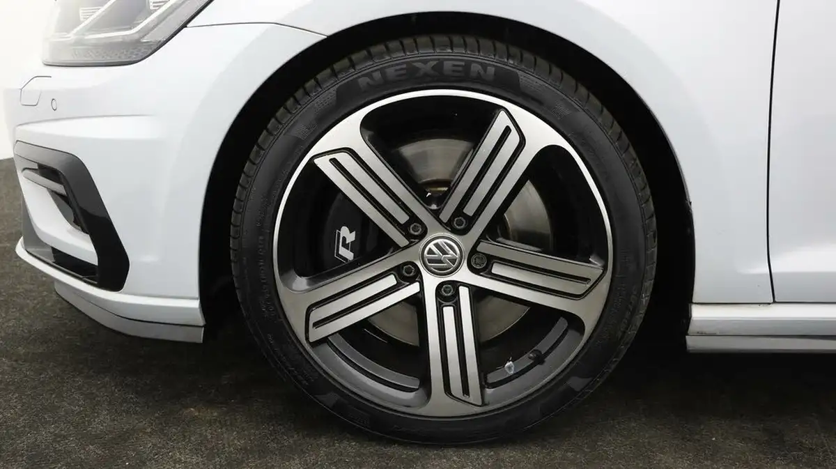 2019-volkswagen-golf-20-tsi-r-300ps-hatchback-5d-dsg-big-17