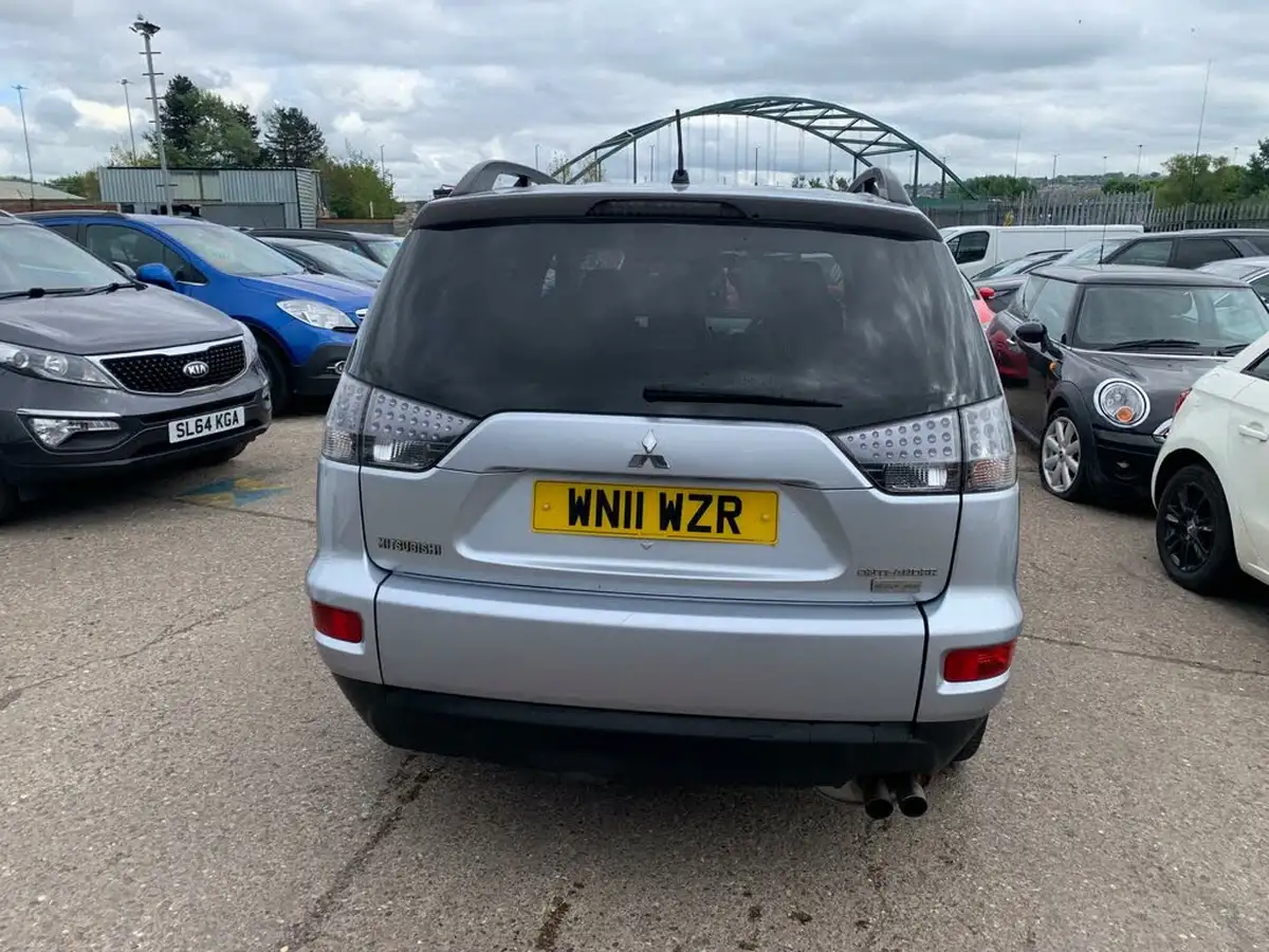2011-mitsubishi-outlander-22td-gx3-2wd-2268cc-big-4