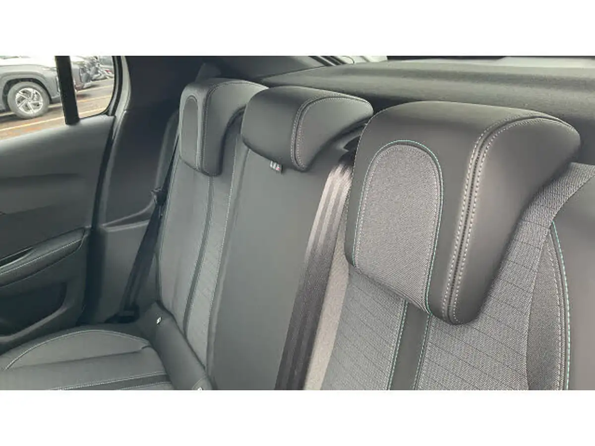 2023-peugeot-208-12-puretech-allure-premium-100ps-big-33