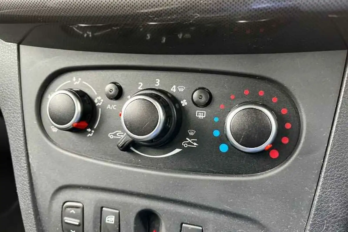 2020-dacia-sandero-stepway-09-tce-comfort-big-14