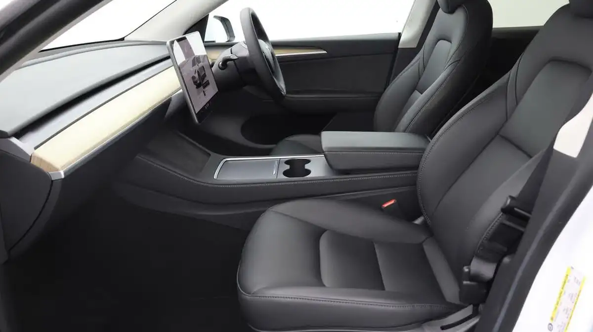2023-tesla-model-y-e-rwd-big-13