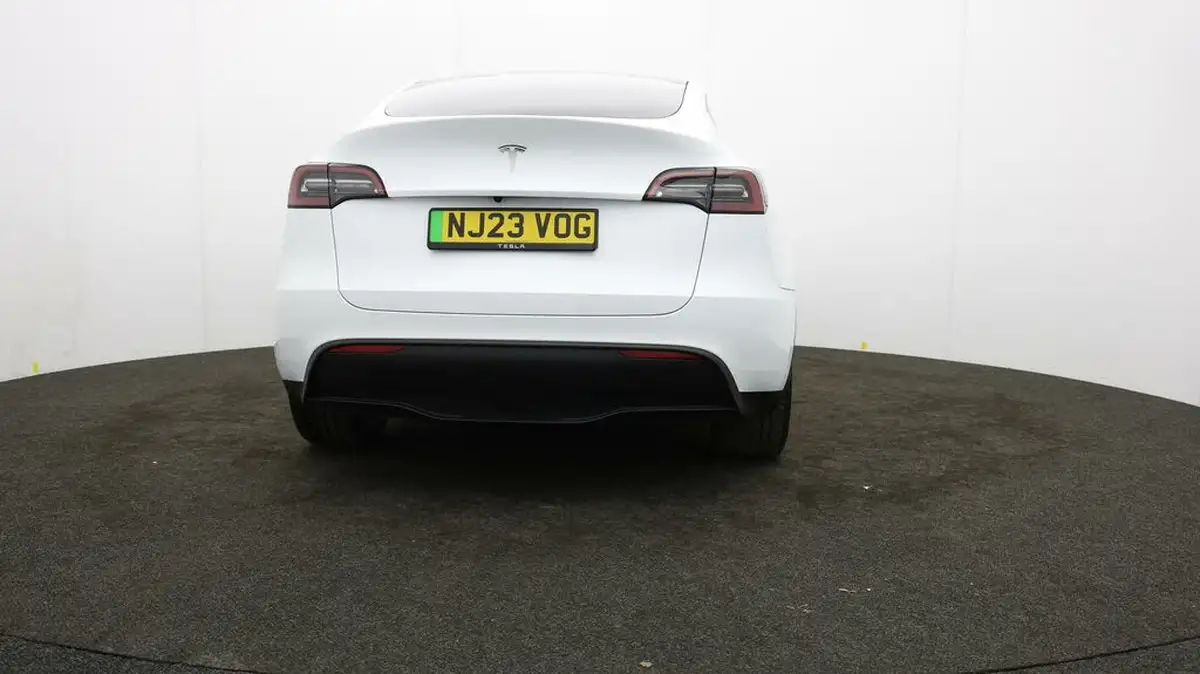 2023-tesla-model-y-e-rwd-big-65