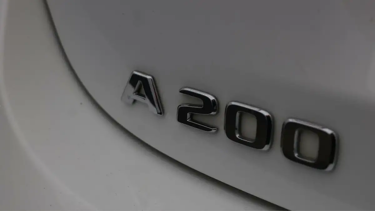 2018-mercedes-benz-a-class-13-a200-amg-line-premiumss-hatchback-5d-7g-dct-big-20