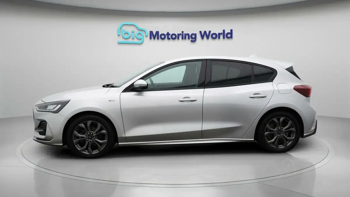 2022-ford-focus-10t-st-line-125ps-hatchback-big-4