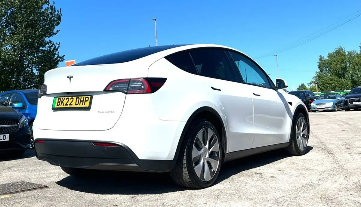 2022-tesla-model-y-e-long-range-big-6