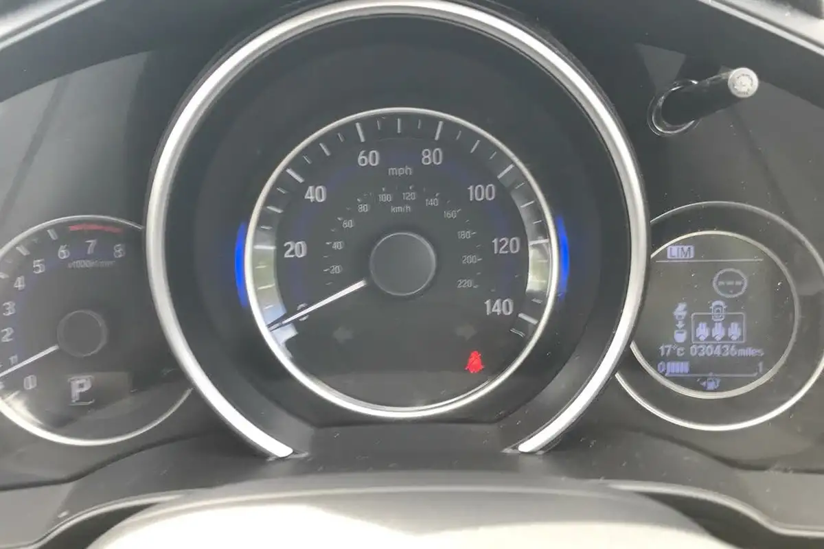 2019-honda-jazz-13-i-vtec-ex-navi-cvt-big-11