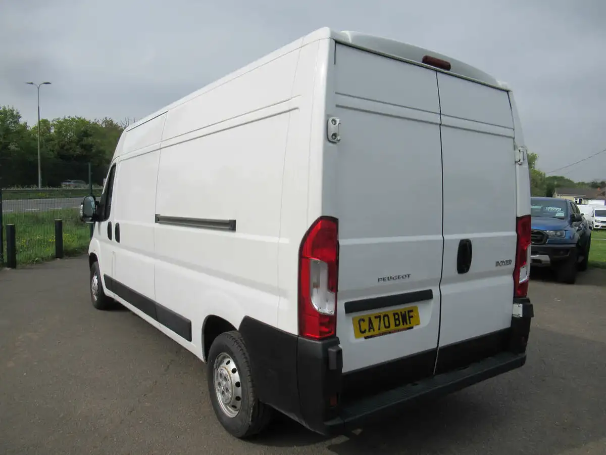2020-peugeot-boxer-22-bluehdi-professional-335-l3-h2-panel-big-8