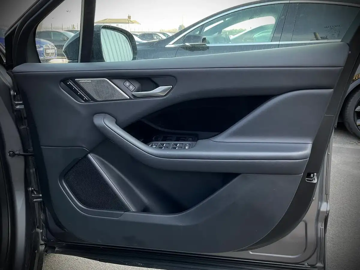 2021-jaguar-i-pace-ev400-black-big-20