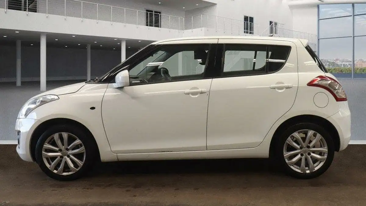 2015-suzuki-swift-12-sz3-5d-big-16