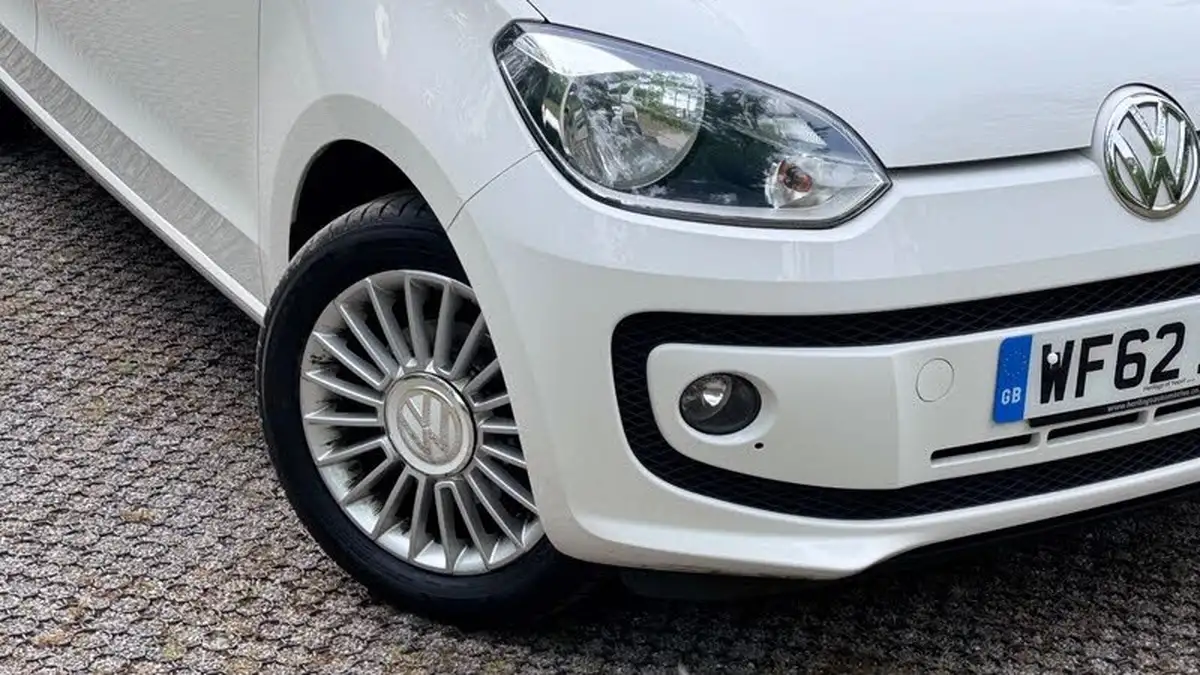 2012-volkswagen-up-10-high-up-5d-big-36