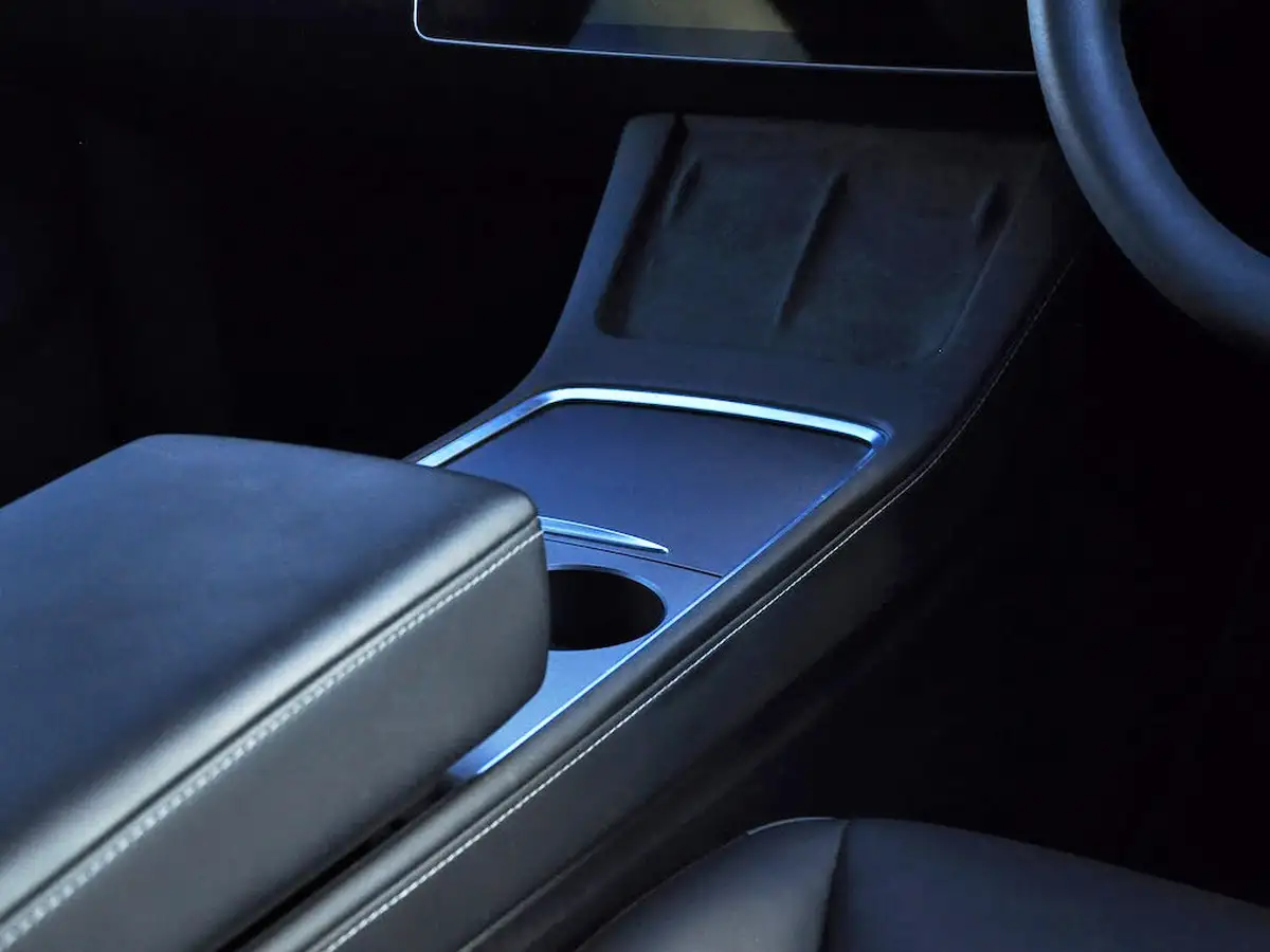 2022-tesla-model-y-e-long-range-big-17