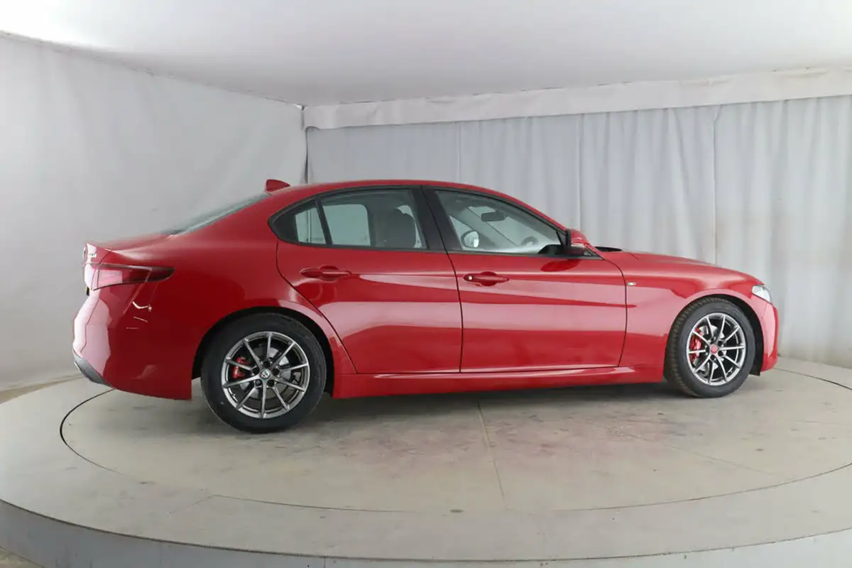 2018-alfa-romeo-giulia-22td-super-177bhp-big-3