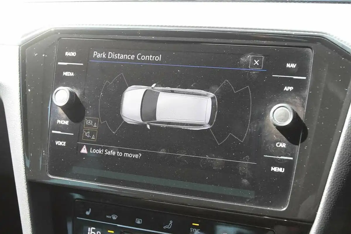 2022-volkswagen-passat-15-tsi-r-line-estate-5d-dsg-big-16