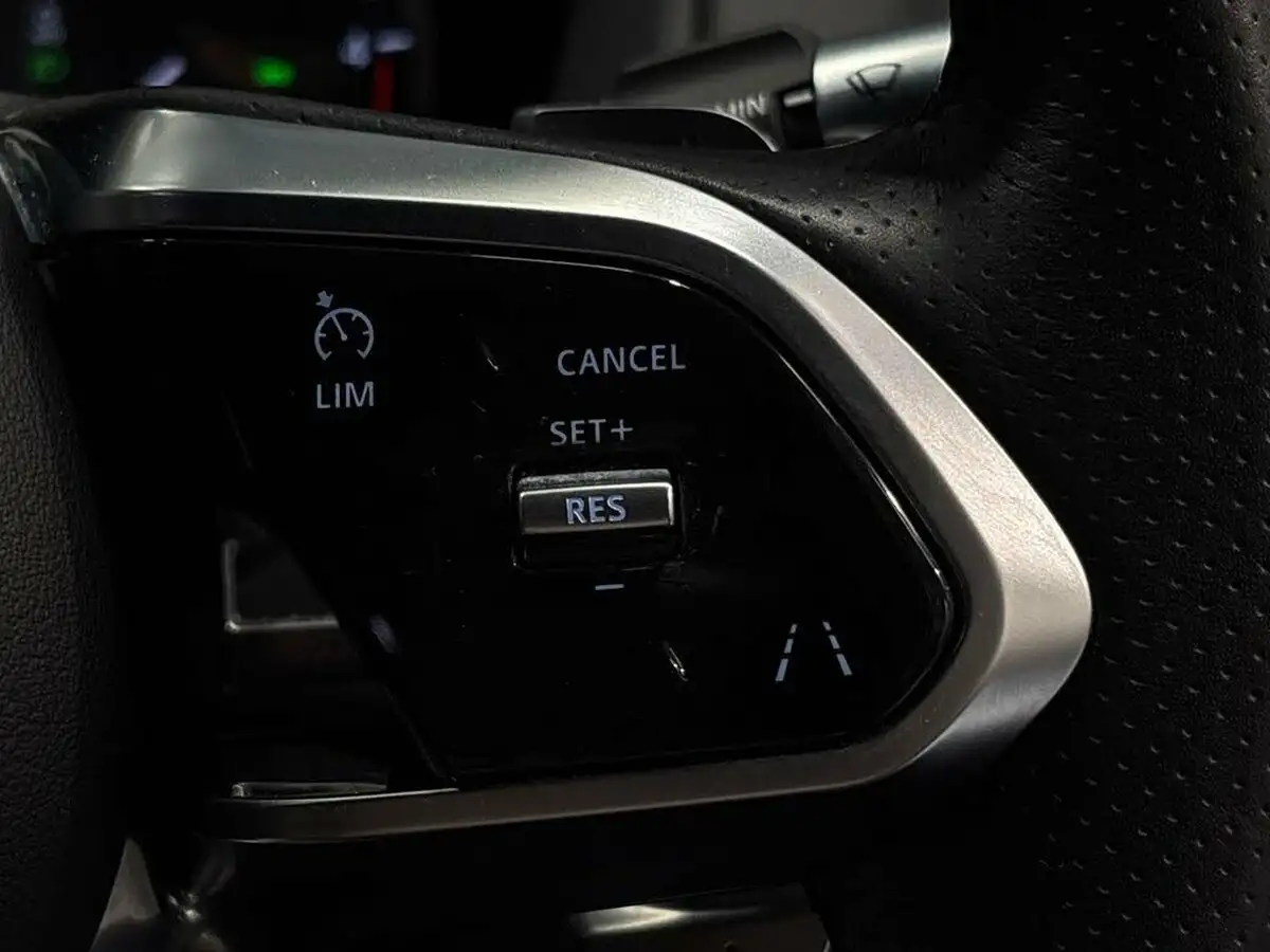 2020-jaguar-xe-20d-r-dynamic-s-big-39