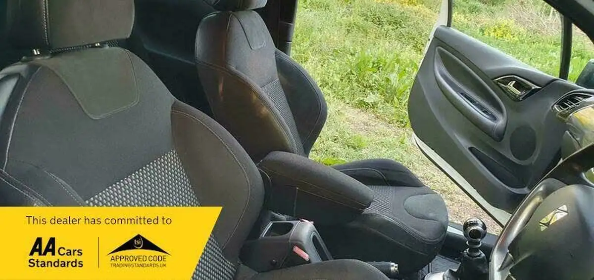 2011-citroen-ds3-16-dsport-150ps-big-33