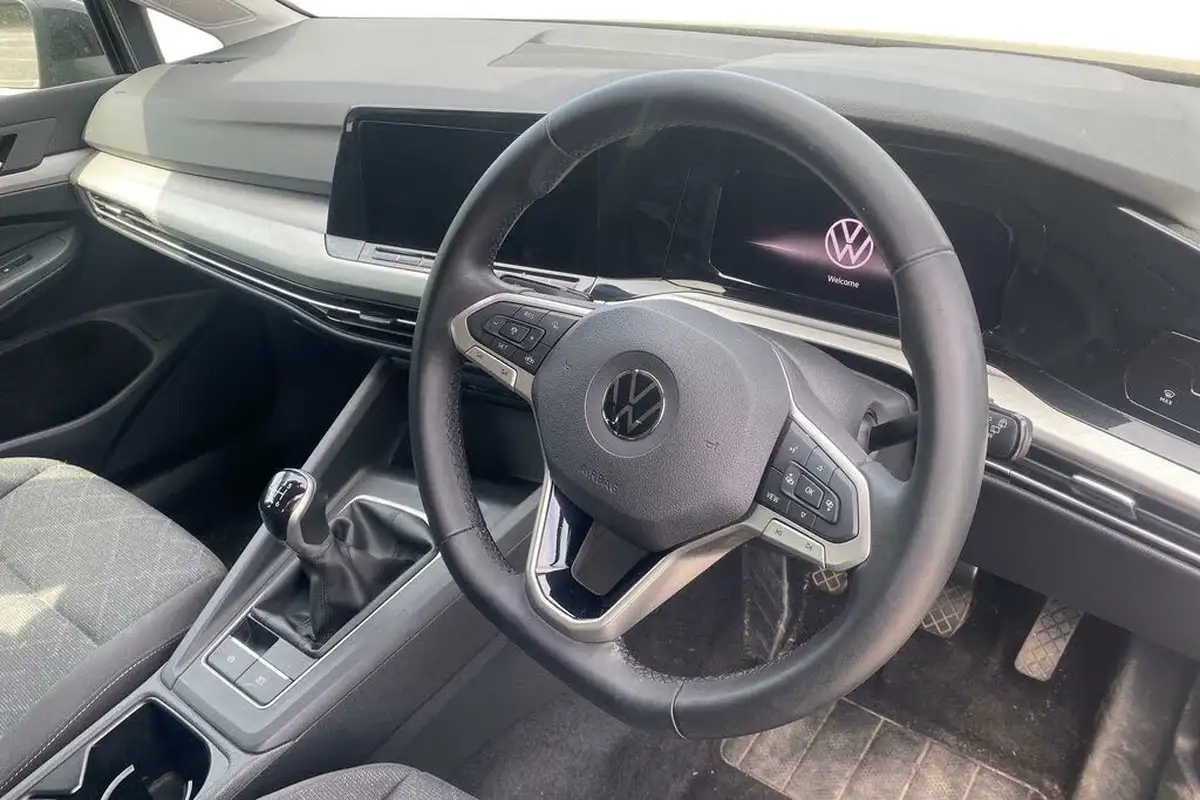 2022-volkswagen-golf-15-tsi-life-130ps-hatchback-big-38