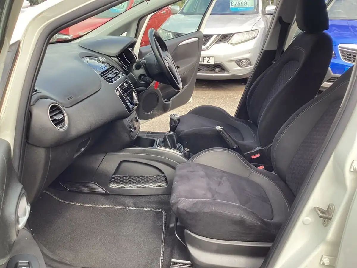2013-fiat-punto-14-gbt-105bhp-multiair-5d-big-14
