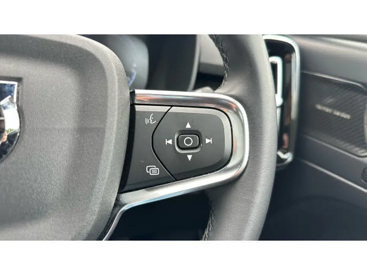 2023-volvo-xc40-15-t5-ultimate-dark-big-18