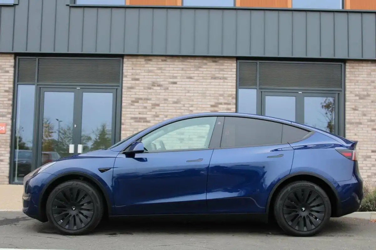2023-tesla-model-y-e-long-range-big-5