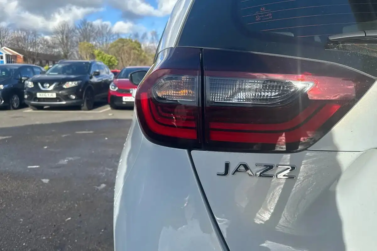 2024-honda-jazz-15-i-mmd-elegance-big-17