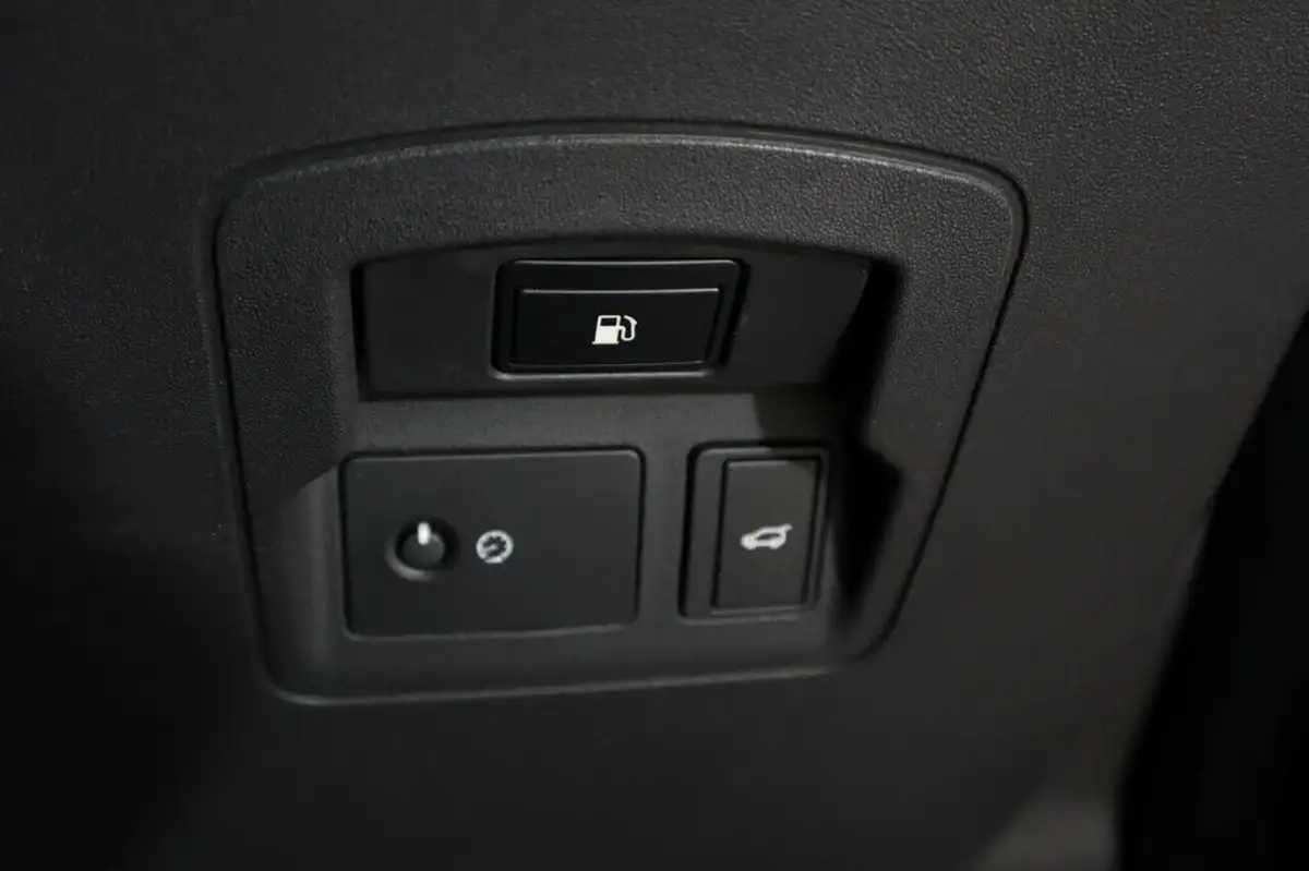 2022-land-rover-range-rover-velar-20-p400e-r-dynamic-se-big-21