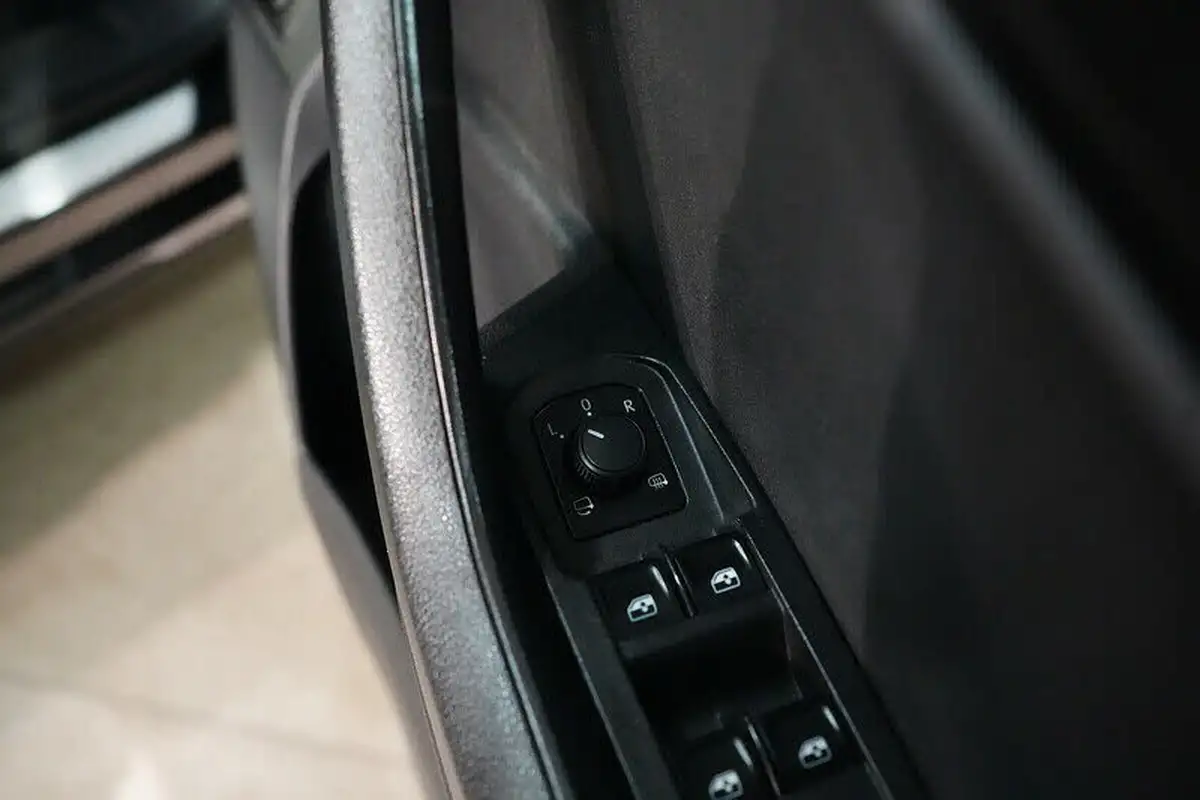 2022-skoda-karoq-15-tsi-sportline-dsg-big-31