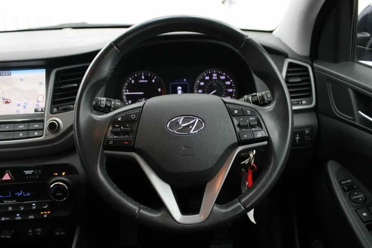 2017-hyundai-tucson-17crdi-blue-drive-se-nav-116ps-big-24