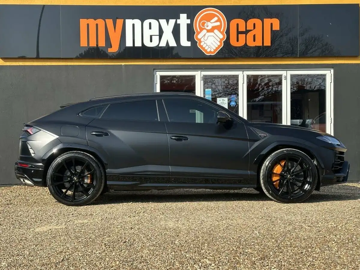 2022-lamborghini-urus-40-no-trim-big-13