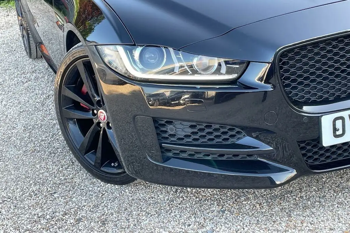 2018-jaguar-xe-20i-r-sport-249ps-1998cc-big-6