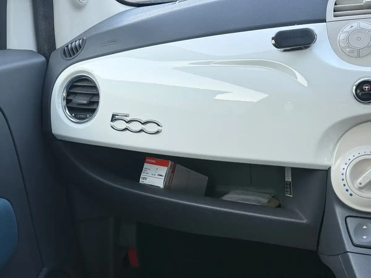 2011-fiat-500-12-lounge-big-31