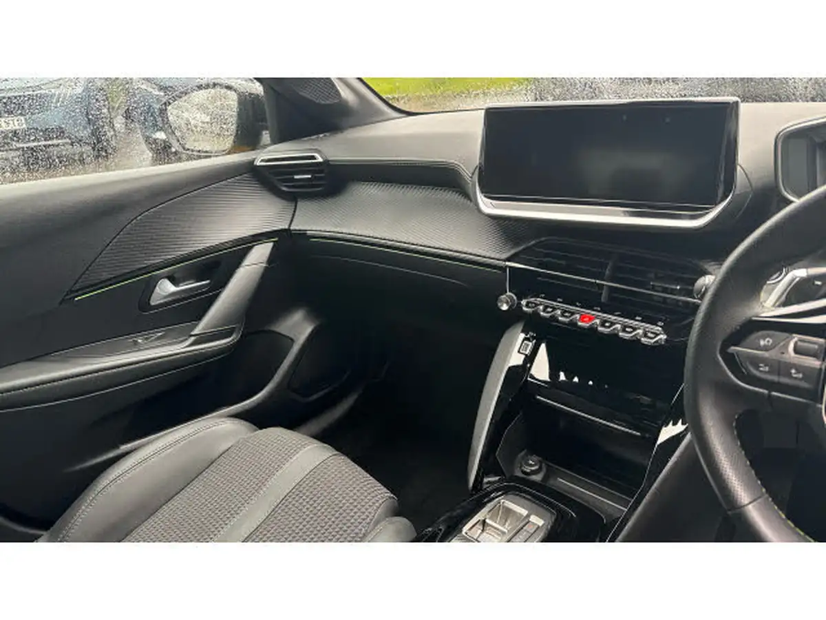 2021-peugeot-208-15-bluehdi-gt-line-big-13