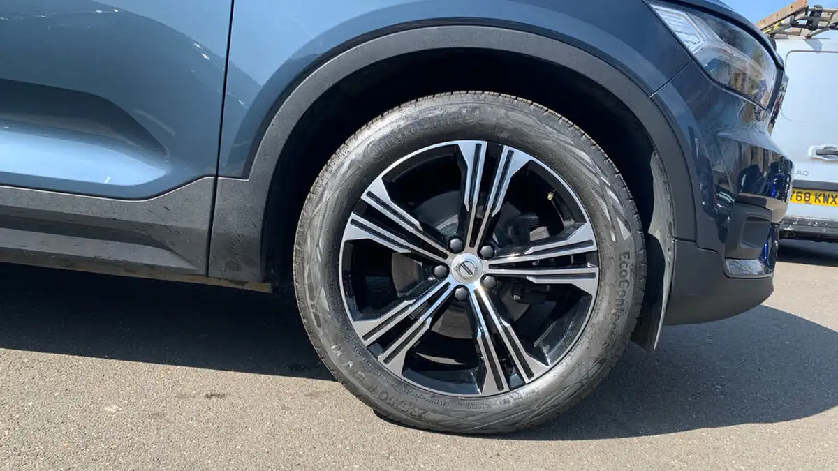 2020-volvo-xc40-20-t4-inscription-pro-big-16