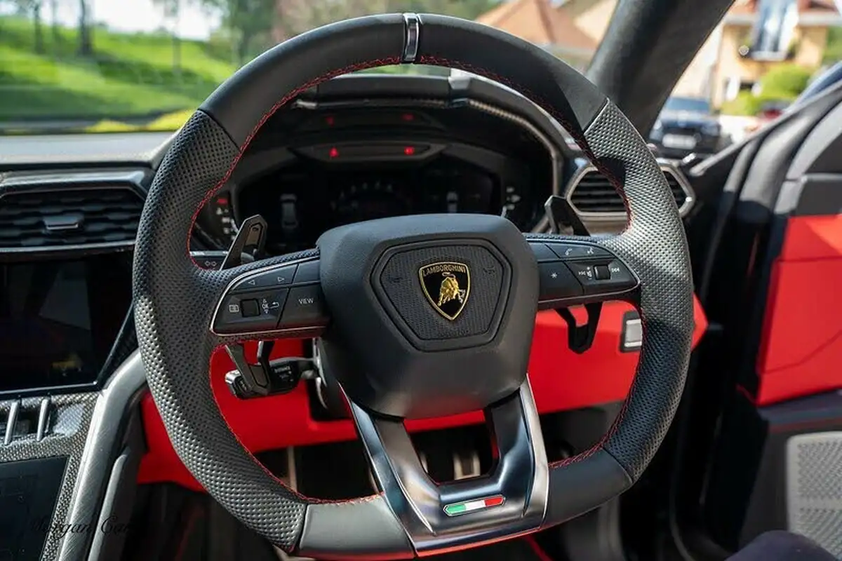 2022-lamborghini-urus-40-no-trim-big-38